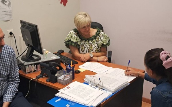 Θέρμη: Υπογράφηκαν τα πρώτα συμβόλαια μίσθωσης δωρεάν στέγης με το πρόγραμμα «Κάλυψη»