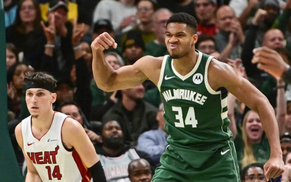 ΝΒΑ: Με αρχηγική εμφάνιση Αντετοκούνμπο, οι Μπακς υπέταξαν τους Χιτ (βίντεο)