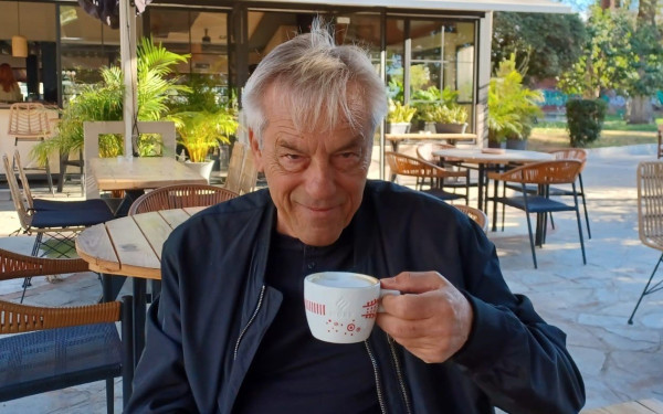 Πρωινός καφές με τον ομότιμο καθηγητή φιλοσοφίας Βασίλη Κάλφα (βίντεο)