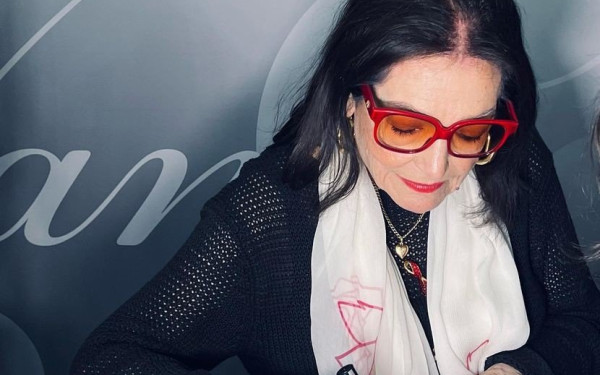 Νανά Μούσχουρη: Παρουσίασε το νέο της άλμπουμ με πρώιμες και ανέκδοτες ηχογραφίσεις (φωτ.)