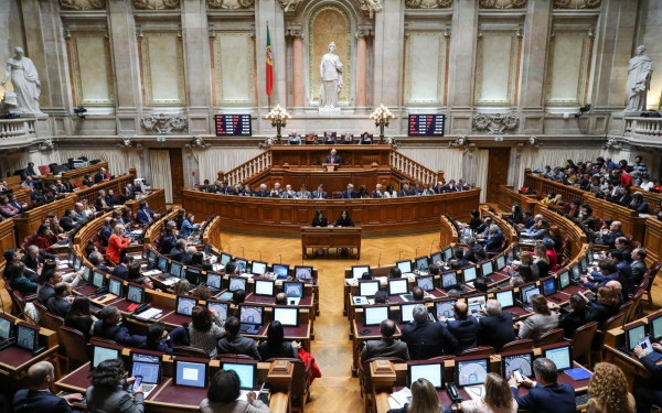 Πορτογαλία: Απαγορεύει τον γάμο μεταξύ προσώπων κάτω των 18 ετών