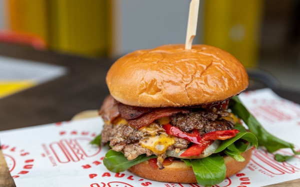 Paul’s Burger: Tα αμερικάνικου τύπου burgers, στη Γεωργίου Παπανδρέου 35