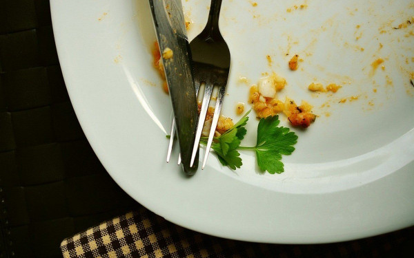 Πρωτοποριακό πρόγραμμα της ΕΥΑΘ «εξαφανίζει» τα λίπη από τις κουζίνες των εστιατορίων