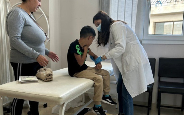 Δήμος Παύλου Μελά: Έλεγχος εμβολιαστικής κάλυψης και εμβολιασμός παιδιών σε οικισμούς Ρομά