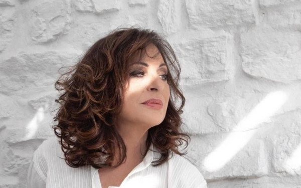 Η Χάρις Αλεξίου έβγαλε κομμάτι με τον ΛΕΞ στην πιο αναπάντεχη μουσική συνεργασία της χρονιάς