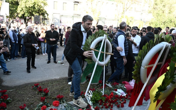 Κατέθεσε στεφάνι στο Πολυτεχνείο ο Ν. Ανδρουλάκης: «Τιμούμε όσους είχαν το σθένος να αντιμετωπίσουν τη δικτατορία»