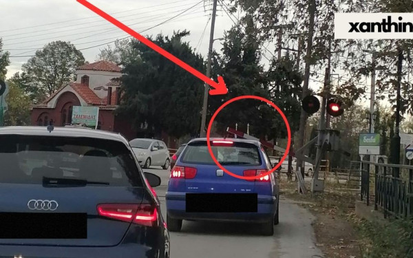 Στο έλεος της τύχης ο σιδηρόδρομος 9 μήνες μετά τα Τέμπη: Μπάρες κατεβαίνουν χωρίς λόγο στην Ξάνθη (φωτ.)