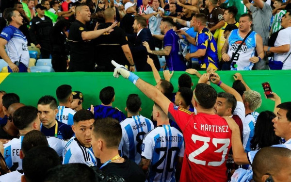 Αίμα κι άμμος στο Μαρακανά: Ανοιγμένα κεφάλια και θρίαμβος της Αργεντινής επί της Βραζιλίας (βίντεο)