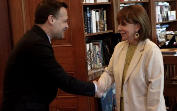 Με το νεοεκλεγέντα δήμαρχο Αθηναίων Χάρη Δούκα συναντήθηκε η ΠτΔ 