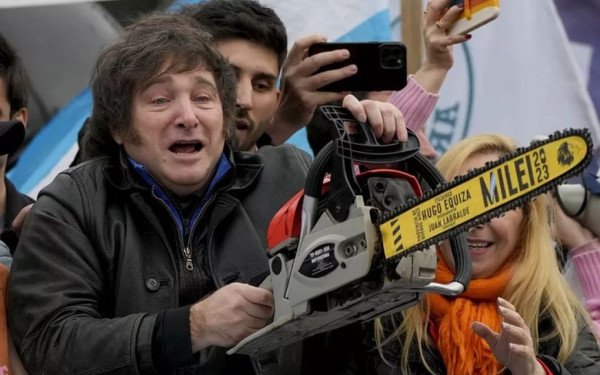 Αργεντινή: Οι πολίτες διαλέγουν περονιστή η «αναρχικό» καπιταλιστή για νέο πρόεδρο