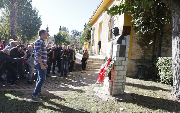 ΣΥΡΙΖΑ: Πρόεδρος και νεολαία για πρώτη φορά κατέθεσαν ξεχωριστά στεφάνια για το Πολυτεχνείο (βίντεο, φωτ.)