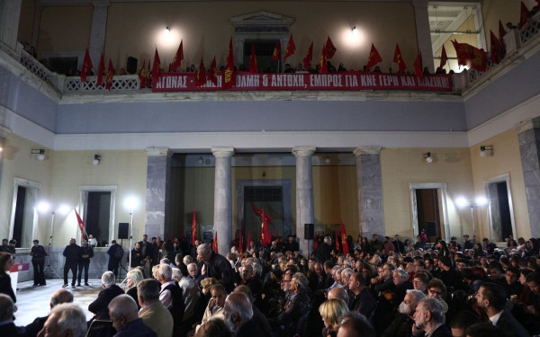 «Ένας ζεστός Νοέμβρης»: Προβλήθηκε το ντοκιμαντέρ για τα 50 χρόνια από τον ξεσηκωμό του Πολυτεχνείου (βίντεο & φωτ.)