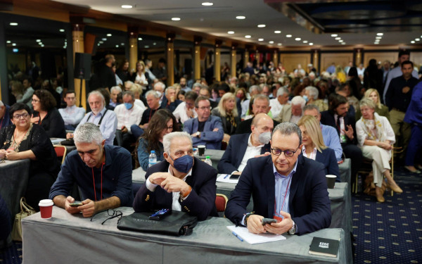 ΣΥΡΙΖΑ: Από τη συνεδρίαση αποχώρησαν 110 από τους 300, λέει η πλευρά Κασσελάκη
