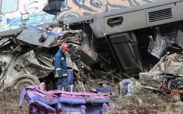 Τέμπη: Σκυλιά αναζητούν για ίχνη των θυμάτων οκτώ μήνες μετά το σιδηροδρομικό δυστύχημα