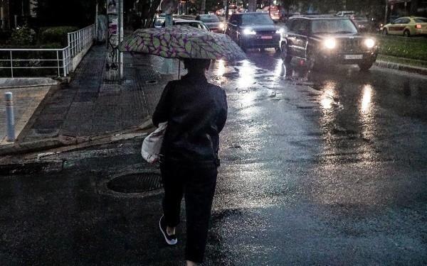 Έκτακτο δελτίο επιδείνωσης καιρού: Πτώση θερμοκρασίας, βροχές και καταιγίδες από το απόγευμα της Κυριακής
