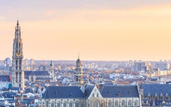 Έφθασαν στις Βρυξέλλες οι τρεις Ευρωπαίοι που απελευθερώθηκαν από το Ιράν