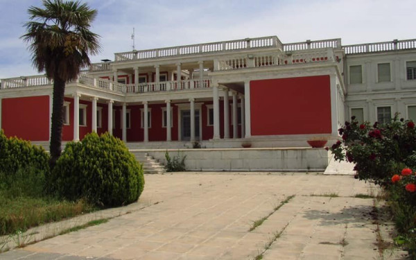 Κυβερνείο: Ενα στολίδι που ρημάζει εγκαταλειμμένο (Φωτ.)