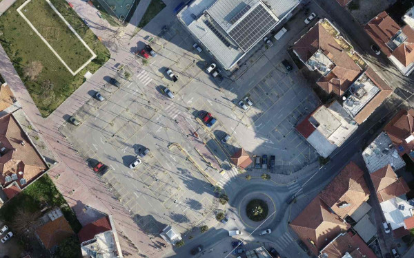 Ο Δήμος Κατερίνης αποκτά διώροφο υπόγειο πάρκινγκ και γερανοφόρο απορριμματοφόρο