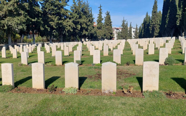 Θεσσαλονίκη: Πρωινή βόλτα στα συμμαχικά κοιμητήρια Ζέιτενλικ (φωτ.)