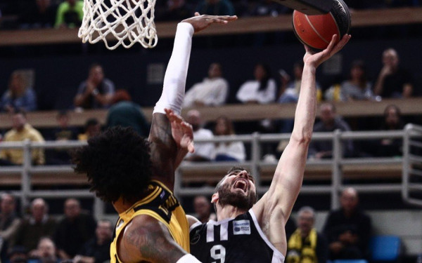 Μπάσκετ: Μπλακ-άουτ του ΠΑΟΚ στο δεύτερο ημίχρονο και ήττα από την ΑΕΚ (βίντεο)