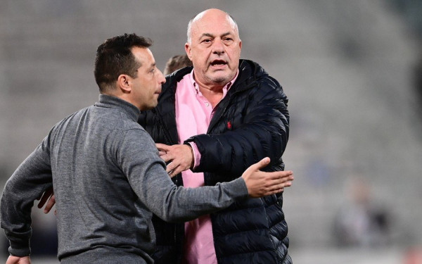 «Οι αληταράδες που δεν ξέρουμε από πού προστατεύονται ασελγούν στο ελληνικό ποδόσφαιρο»: Η έκρηξη του Μπέου για τα επεισόδια στο Πανθεσσαλικό (βίντεο)