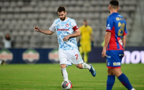 Super League: Με πασούλες τελείωσε το επεισοδιακό ματς στο Βόλο (βίντεο)