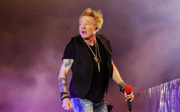 Ο Αξλ Ρόουζ των Guns N' Roses κατηγορείται για σεξουαλική επίθεση κατά της Σίλα Κένεντι 