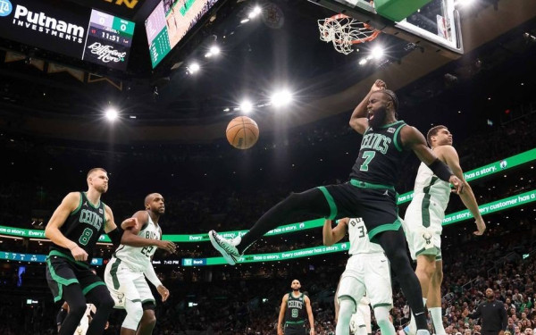 ΝΒΑ: Η ανατροπή έμεινε στη μέση και οι Μπακς του Αντετοκούνμπο έχασαν στη Βοστόνη (βίντεο)