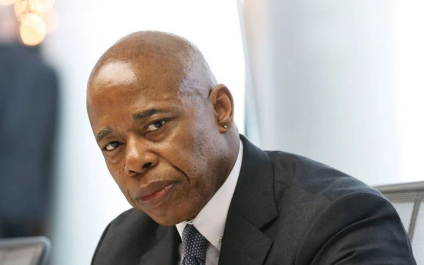 Γυναίκα κατέθεσε αγωγή στον δήμαρχο της Νέας Υόρκης για σεξουαλική επίθεση