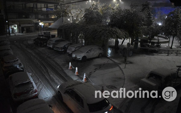 Κακοκαιρία: «Το 'στρωσε» στη Φλώρινα - Αποκλεισμένοι επισκέπτες στο Νυμφαίο (βίντεο, φωτ.)