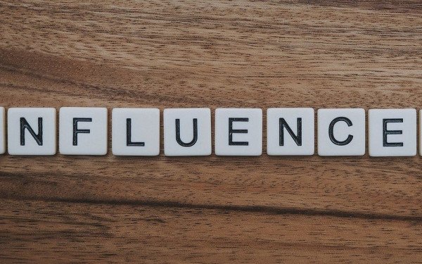 Πανευρωπαϊκός έλεγχος σε 576 «influencers» για εντοπισμό παραπλανητικών εμπορικών πρακτικών - Στη λίστα και 20 Έλληνες