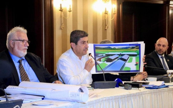 Μακέτες από τις νέες κτηνοτροφικές εγκαταστάσεις που θα αποκτήσει η Θεσσαλία παρουσίασε ο Αυγενάκης (φωτ.)