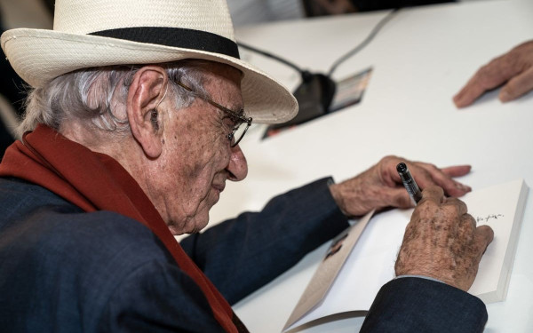 Ο πολιτικός κόσμος αποχαιρετά τον κορυφαίο Βασίλη Βασιλικό (φωτ.)