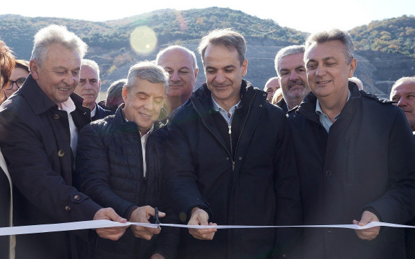 Καρδίτσα: Ο Μητσοτάκης εγκαινίασε το έργο ύδρευσης στη λίμνη Σμοκόβου - «Πρέπει να βάλουμε το 'εμείς' πάνω από το 'εγώ'»