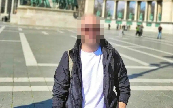 Επίθεση με φωτοβολίδα στο Ρέντη: «Είναι άδικο να πεθάνει το παιδί μου», λέει ο πατέρας του αστυνομικού