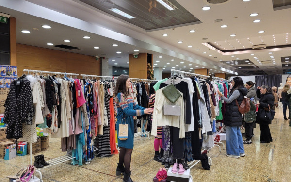 Χαμόγελο του Παιδιού: Συνεχίζεται το χριστουγεννιάτικο μπαζάρ στη ΔΕΘ (φωτ.)