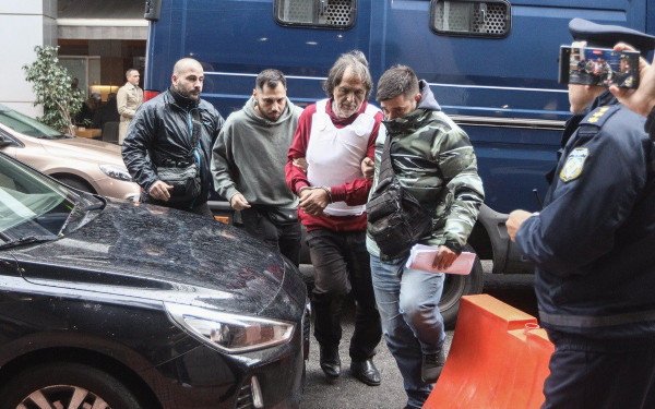 Γυναικοκτονία στη Σαλαμίνα: «Δεν δόθηκε η εικόνα ότι κινδυνεύει τόσο άμεσα η ζωή της γυναίκας» είπε η ΕΛΑΣ (βίντεο)