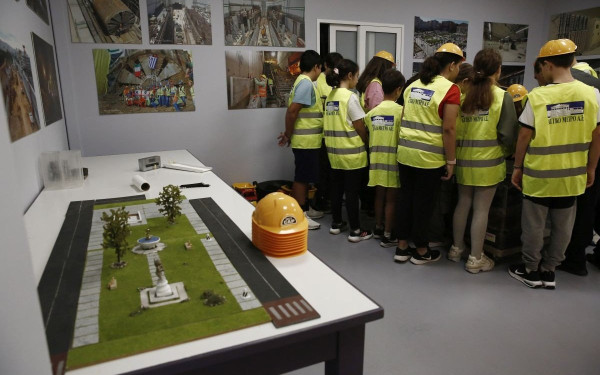 Μαθητές έγιναν «μηχανικοί» στο μετρό (βίντεο & φωτ.)