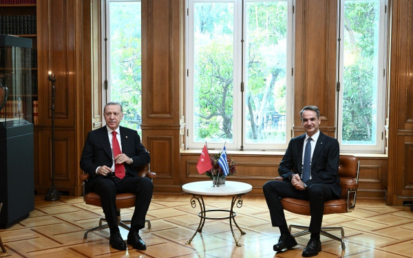 Στην Άγκυρα ο Μητσοτάκης: Οι στόχοι και οι κόκκινες γραμμές για τη συνάντηση με Ερντογάν