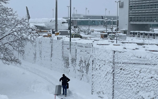 Ακυρώνονται όλες οι πτήσεις μέχρι το μεσημέρι της Τρίτης στο Μόναχο