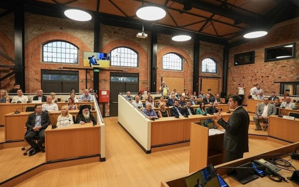 Ορκωμοσία πρόβα τζενεράλε για το νέο περιφερειακό συμβούλιο - Παλιοί και νέοι μαζί στα έδρανα