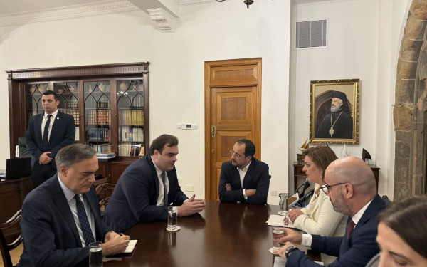 Συνάντηση Πιερρακάκη-Χριστοδουλίδη στην Κύπρο