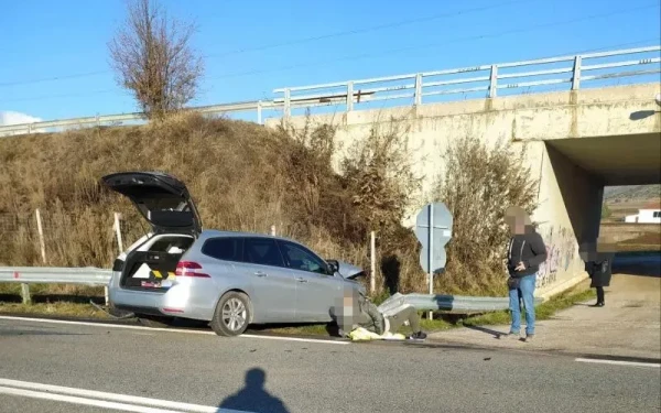 Τροχαίο ατύχημα με τραυματίες στην παλαιά Ε. Ο. Κοζάνης - Θεσσαλονίκης - Δείτε φωτογραφίες Τροχαίο ατύχημα με τραυματίες στην παλαιά Ε. Ο. Κοζάνης - Θεσσαλονίκης - Δείτε φωτογραφίες