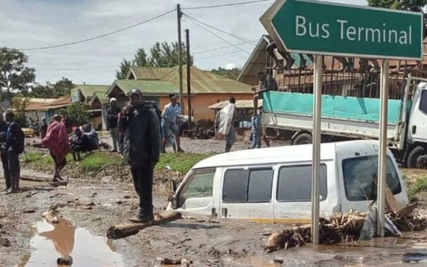 Θρήνος και αγωνία στην Τανζανία: 63 νεκροί από τις κατολισθήσεις που ισοπέδωσαν τη χώρα (βίντεο & φωτ.)