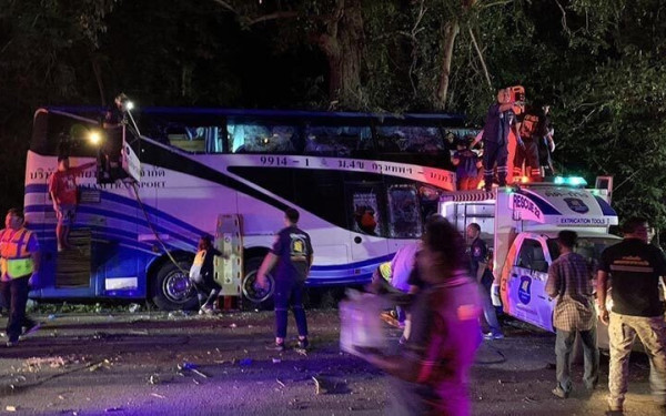 Τραγωδία στην Ταϊλάνδη: Τουλάχιστον 14 νεκροί και 32 τραυματίες σε τροχαίο διώροφου λεωφορείου (φωτ.)