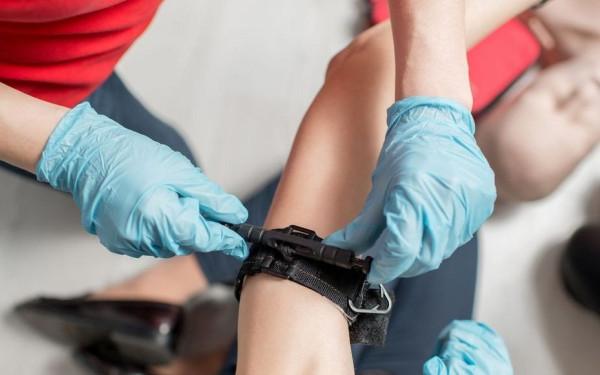 Τι είναι το τουρνικέ - Χρησιμοποιήθηκε για να σωθεί η ζωή του 31χρονου αστυνομικού (βίντεο)