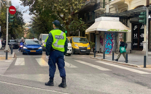 Αττική, Ιόνιο και Κρήτη «πρωταθλητές» στη μη χρήση κράνους σε μηχανές και πατίνια