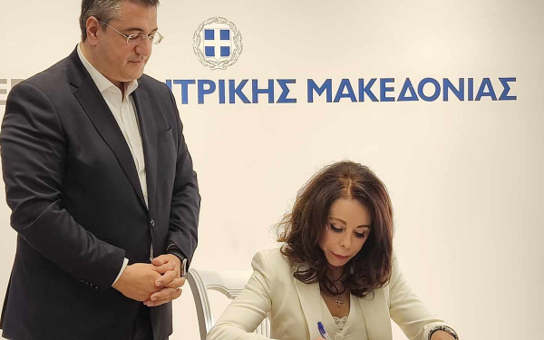 Ορκίστηκε… με μικρή καθυστέρηση η Βούλα Πατουλίδου - Η κλειστή συνάντηση με Τζιτζικώστα (βίντεο, φωτ.)