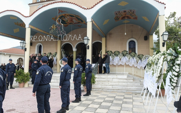 Πάτρα: Σε κλίμα οδύνης το τελευταίο αντίο στον 29χρονο αστυνομικό (βίντεο, φωτ.)