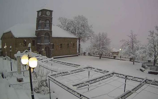 Σαρώνει τη χώρα η κακοκαιρία: Πυκνό χιόνι στη Βόρεια Ελλάδα... στα λευκά ντύθηκε και το Πήλιο (βίντεο & φωτ.)